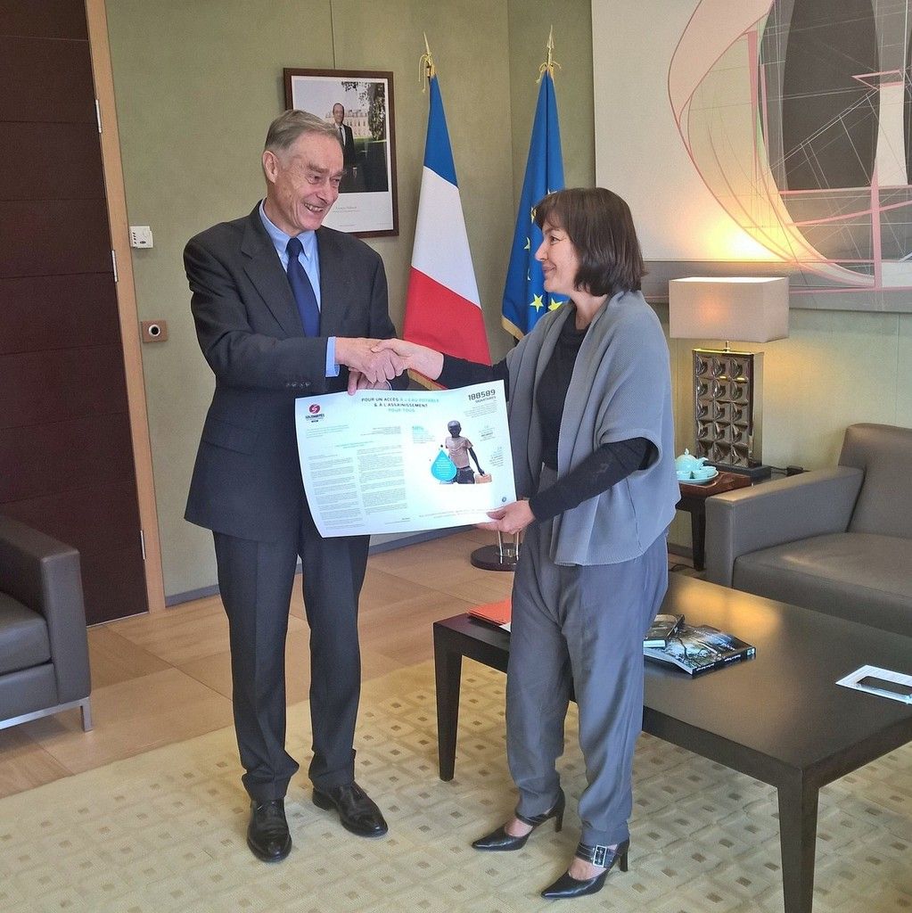 ob_9858dd_alain-et-mme-la-ministre-annick-girard.jpg