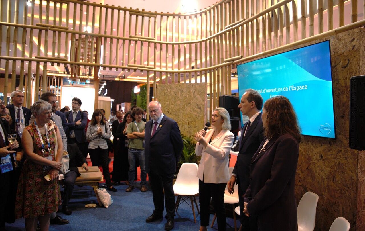 Barbara Pompili sur le stand France du PFE à Bali